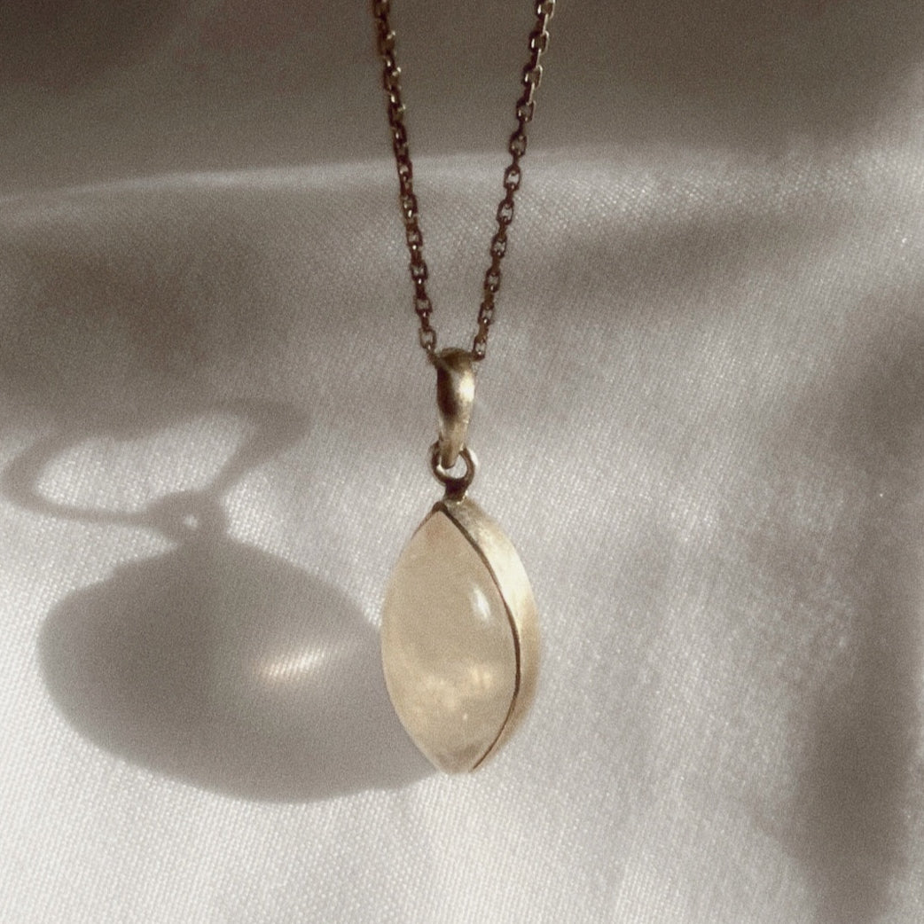 MŌŌN RARE MOONSTONE NECKLACE